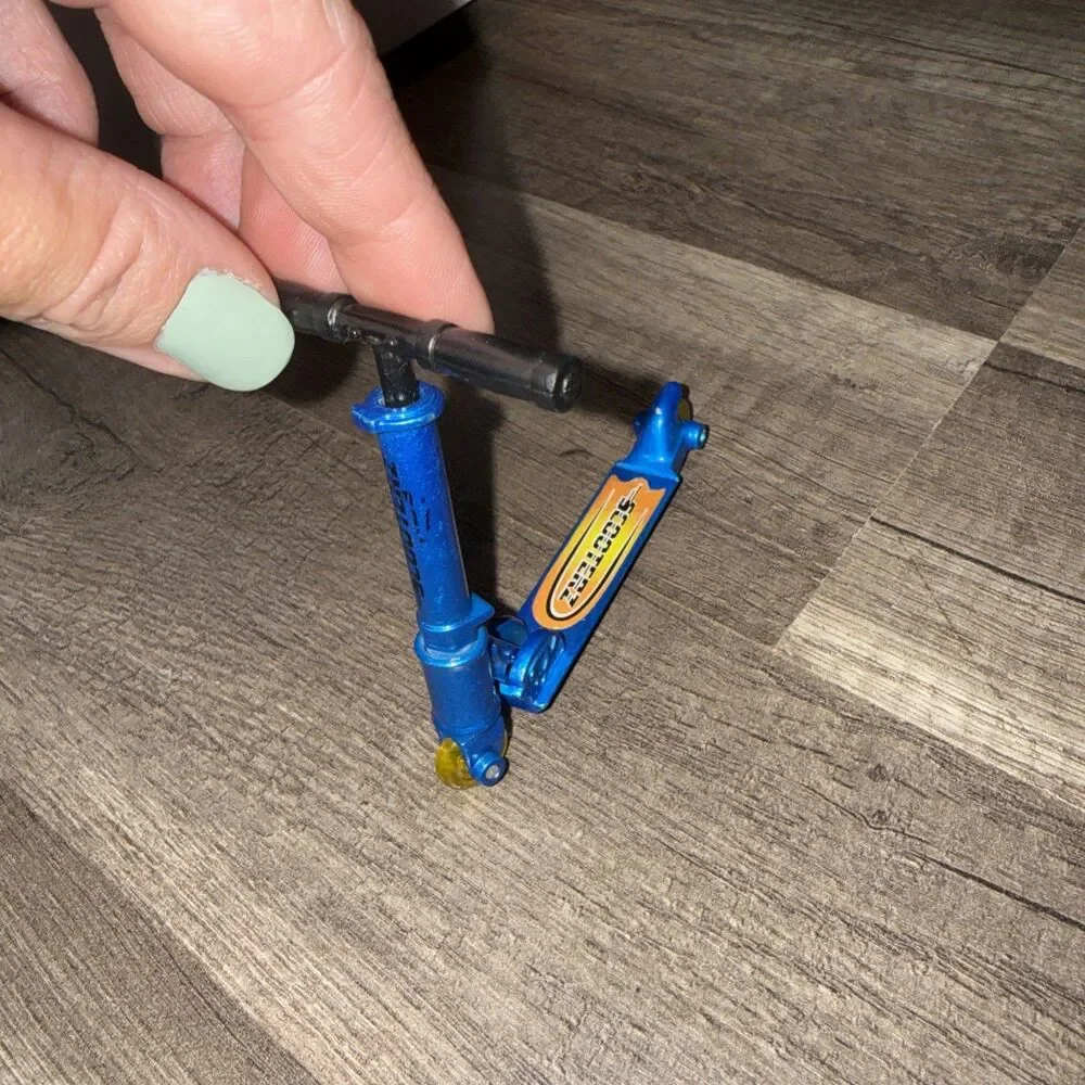 Wendys Scooterz Toy Finger Scooter 2001 Blue